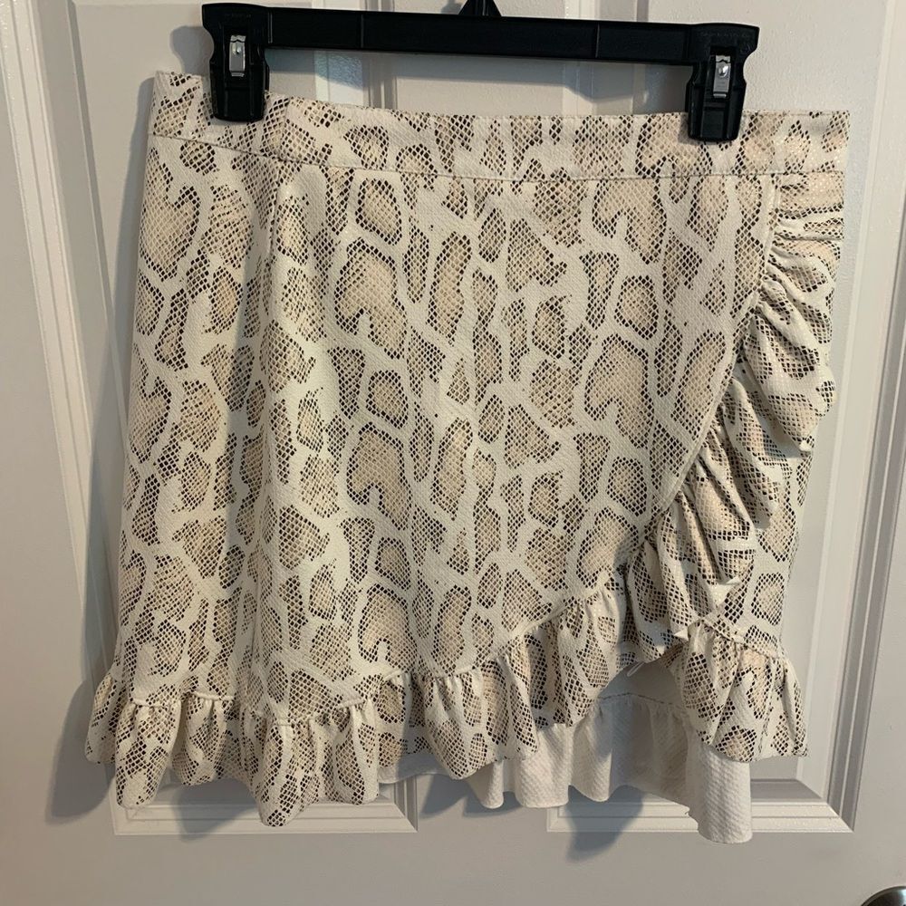 Pants Store Size Large Elegant Cream and Brown Animal Print Mini Skirt